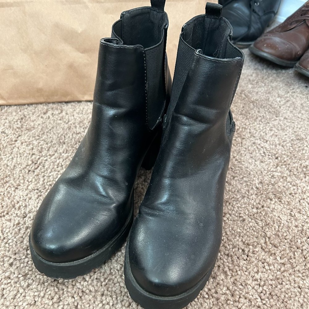 Black chunky chelsea boots